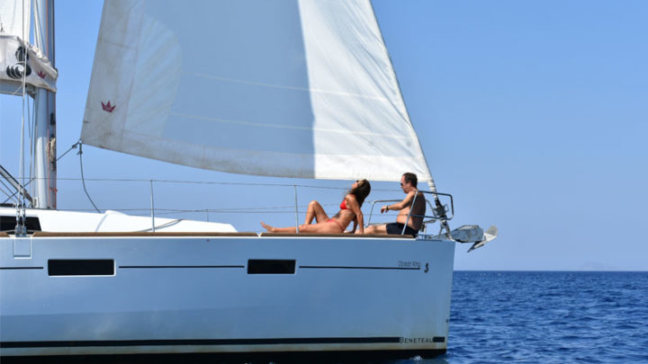 Experience the sailing boat adventure!