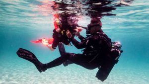 Children's' first underwater steps