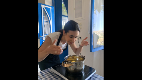 Απολαύστε το φαγητό που φτιάξατε, με όλες τις αισθήσεις