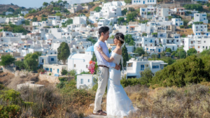 Ένα όμορφο χωριό αποτελεί το φόντο σας
