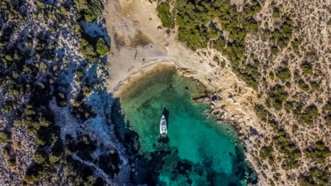 Ανακαλύψτε μοναδικές ερημικές παραλίες