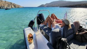 Απόδραση με Ταχύπλοο Σκάφος: Κρουαζιέρα Μισής Μέρας στις Κρυφές Ομορφιές της Νάξου photo