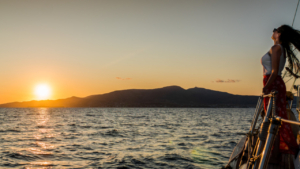 Ιδιωτική Κρουαζιέρα στο Ηλιοβασίλεμα με Ιστιοπλοϊκό Σκάφος από το Πίσω Λιβάδι στη Νάξο ή τη Νότια Πάρο photo
