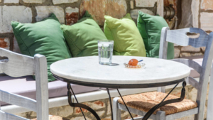 Απολαύστε ένα γλυκό του κουταλιού στην αυλή