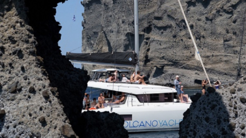 Float peacefully between rugged and remote spots