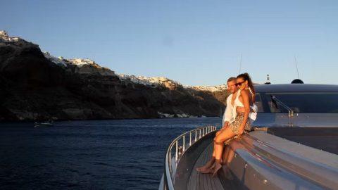 Με ένα πολυτελές γιότ