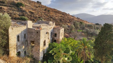 Μπείτε μέσα στα ερείπια και ζήστε το πλούσιο παρελθόν της Νάξου