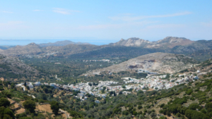 Θαυμάστε την εκπληκτική θέα στο από την υψηλότερη κορυφή των Κυκλάδων