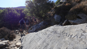 Κάντε πεζοπορία σε μικρές ομάδες με πιστοποιημένο ορεινό οδηγό