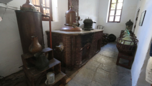 Ζήστε την τέχνη της δημιουργίας ενός διαχρονικού νησιώτικου λικέρ