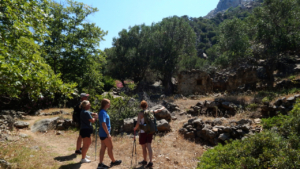 Αυτή η πεζοπορία πραγματοποιείται μόνο σε μικρές ομάδες έως 10 ατόμων