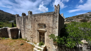 Ο ξεναγός σας θα μοιραστεί πληροφορίες για τη γεωλογία, την ιστορία και τη μυθολογία