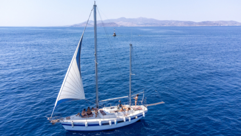Το ιστιοφόρο πρόσω ολοταχώς