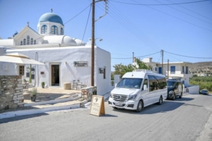 Το Ελαιοτριβείο στις Εγγαρές διαθέτει ένα φιλόξενο εξωτερικό χώρο