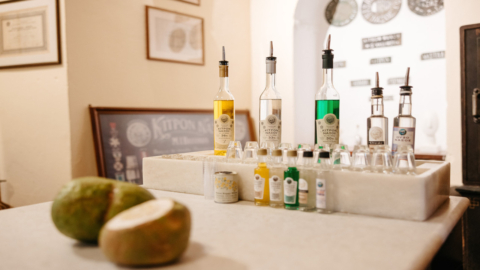 Ζήστε το άρωμα του παραδοσιακού λικέρ εσπεριδοειδών σε ένα ιστορικό αποστακτήριο