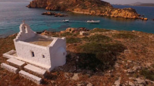 Απολαύστε την αυθεντική ζωή του νησιού στην αγκαλιά της ακτογραμμής