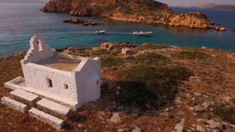 Απολαύστε την αυθεντική ζωή του νησιού στην αγκαλιά της ακτογραμμής