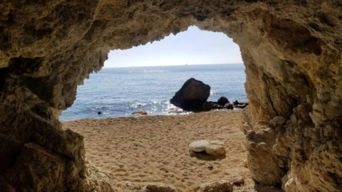 Discover tranquil coves perfect for peaceful moments