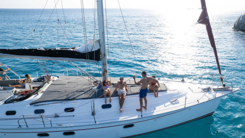 Up to 6 people can participate in this cruise