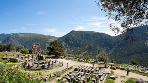 A photo with the surrounding mountains