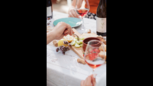 Γευστικοί μεζέδες και απολαυστικά κρασιά