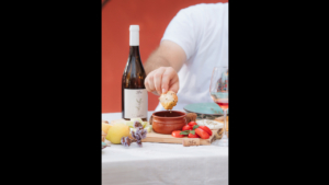 Απολαύστε ντόπιες συνταγές με το φημισμένο κρασί