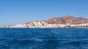 Η Χώρα της Νάξου όπως φαίνεται από το σκάφος