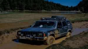 Αφεθείτε στη συγκίνηση μιας off-road περιπέτειας σε απομακρυσμένους χωματόδρομους και άγρια φυσικά τοπία