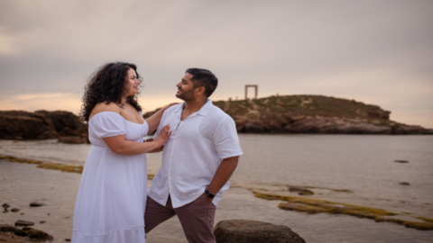 Create atmospheric holiday portraits through scenic seaside pathways