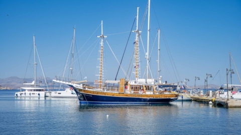 The boat departing for the full-day Koufonisia cruise